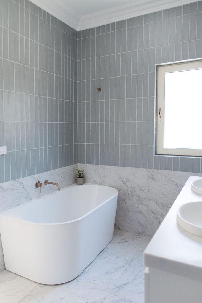 Back to wall acrylic bath