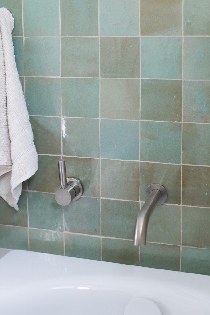 Bath spout