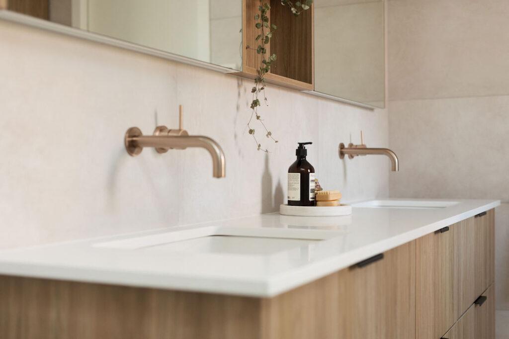 Double bowl vanity