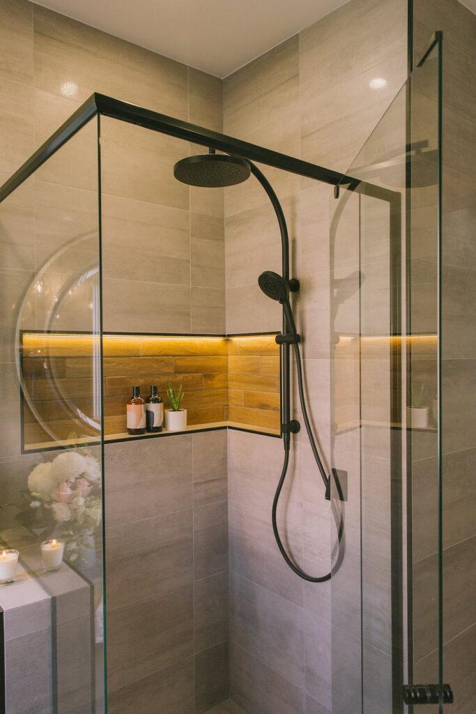 Black frame shower