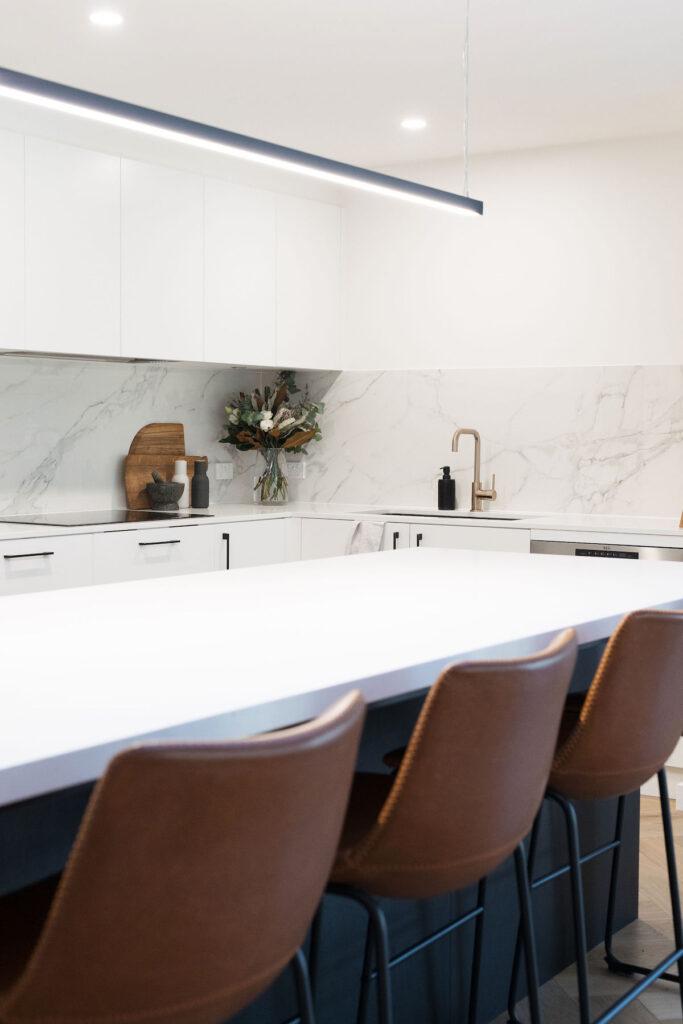 Kitchen splashback using extra large porcelain panel tiles