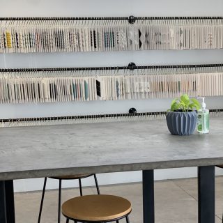 Ah the table where concepts come to life, we swear this table has powers in getting those creative juices flowing. Come in and try it for yourself!💡🎨
-
#showroom #tiles #tileshowroom #interiordesign