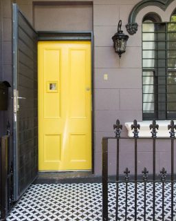 Still can't get over the beautiful contrast of this yellow door with our Barcelona Danish Black and White Matt tile 😍💛
​
#yellowdoor #blacktiles #whitetiles #blackandwhitetile #frontporch
​
​